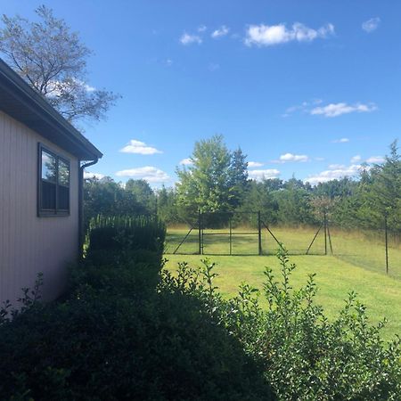 Fenced Yard Chalets From Good Dog Vacations At Big Valley Resort Sciota Bagian luar foto