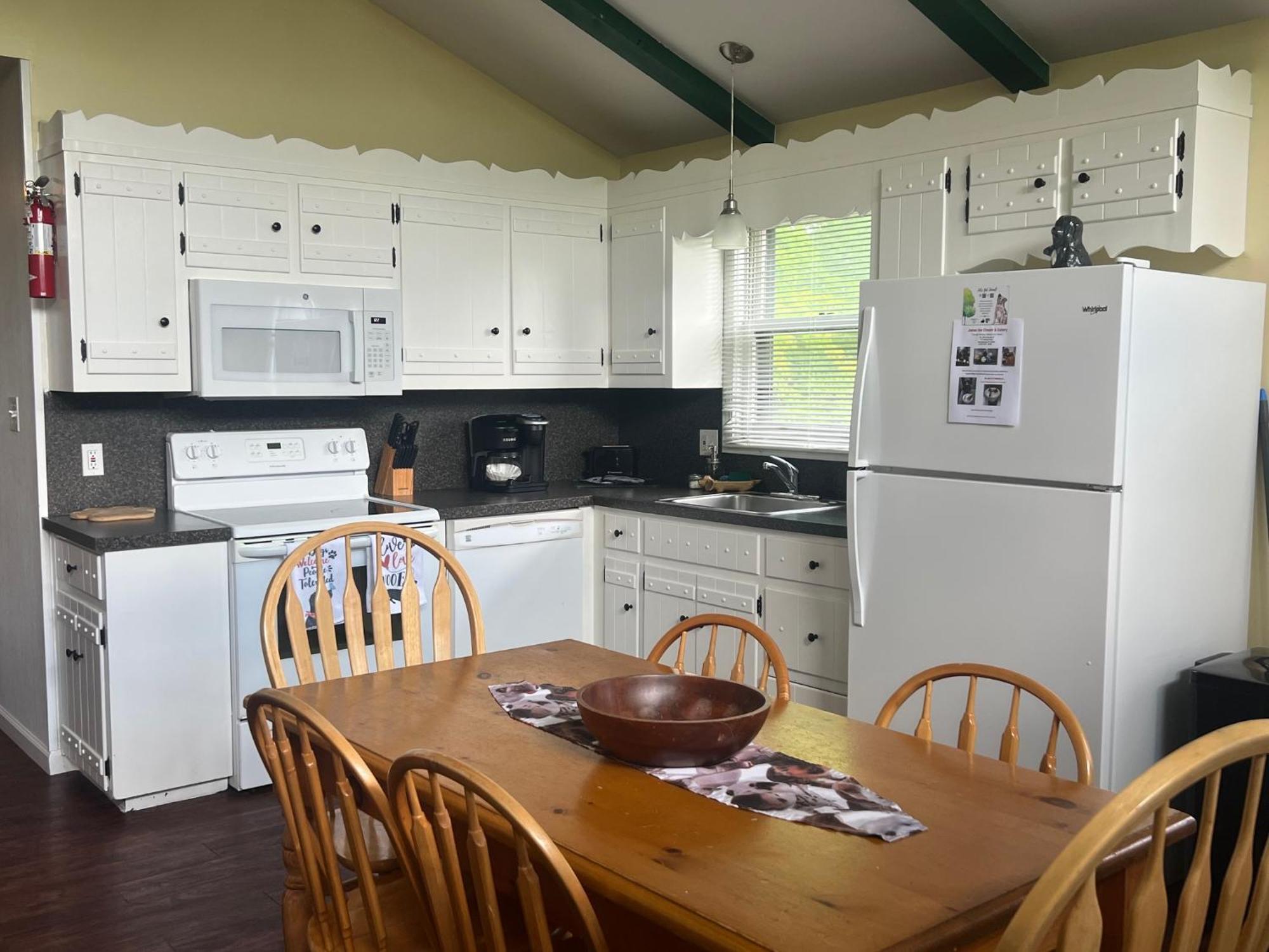 Fenced Yard Chalets From Good Dog Vacations At Big Valley Resort Sciota Bagian luar foto