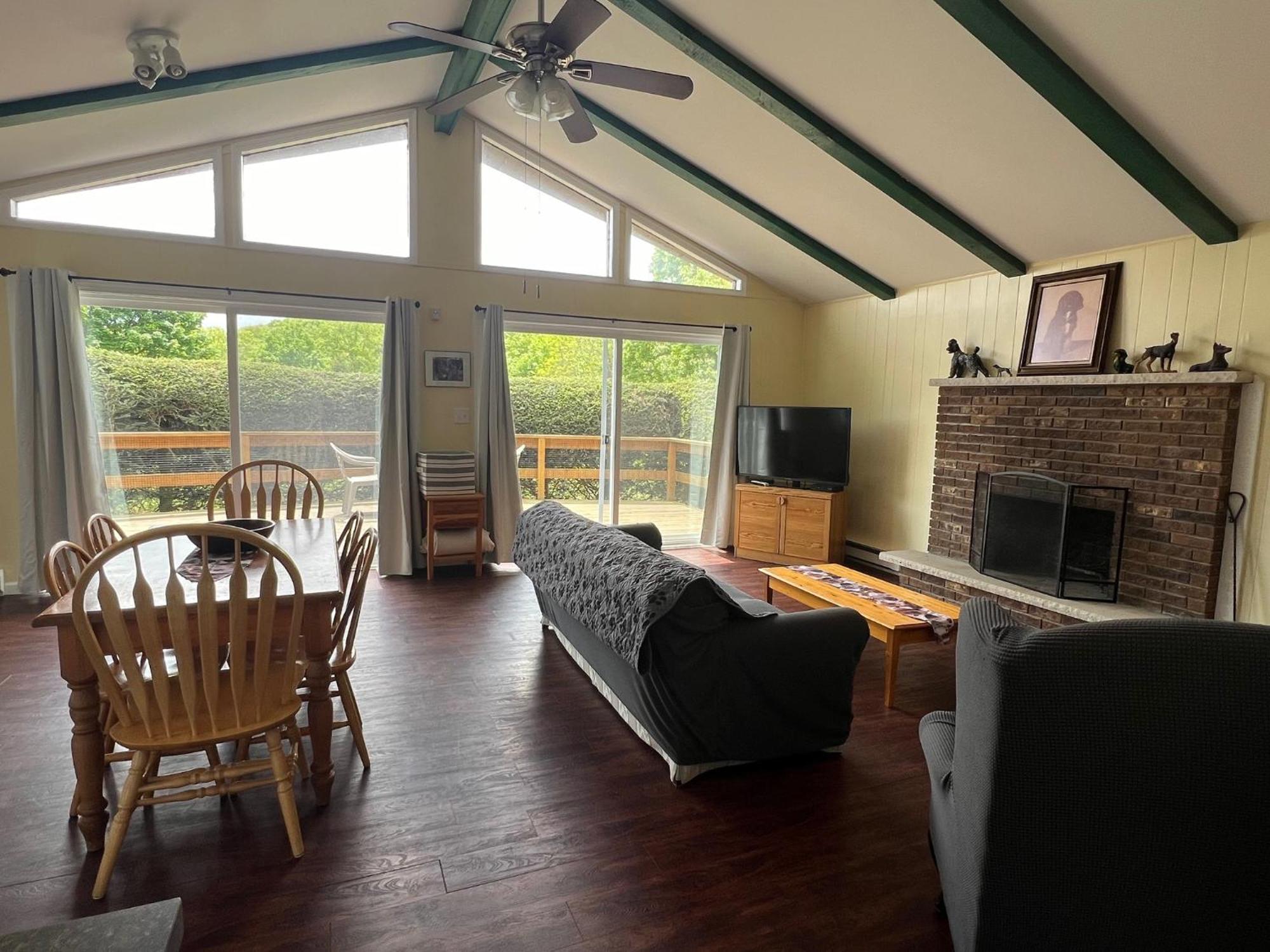 Fenced Yard Chalets From Good Dog Vacations At Big Valley Resort Sciota Bagian luar foto