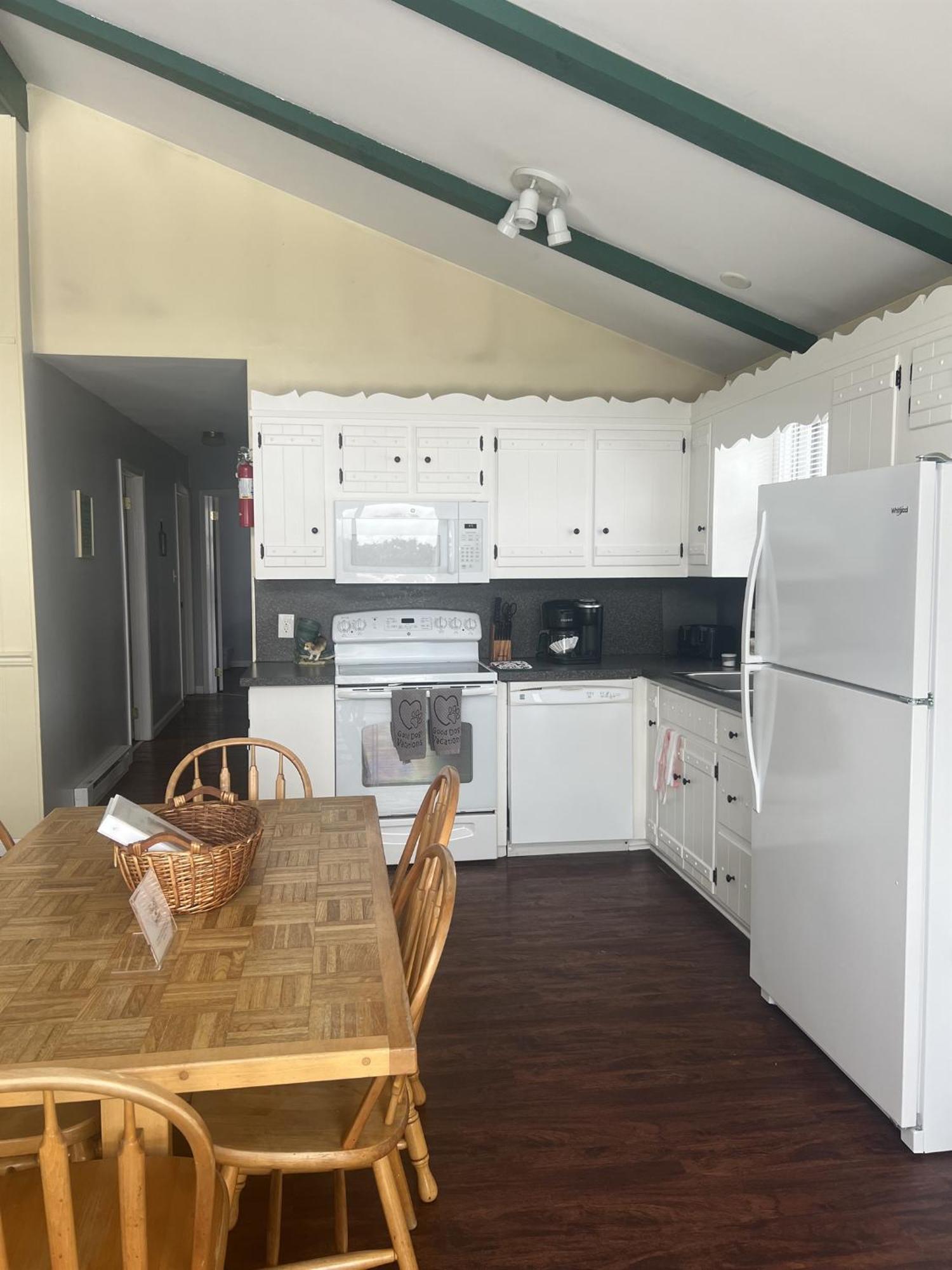 Fenced Yard Chalets From Good Dog Vacations At Big Valley Resort Sciota Bagian luar foto