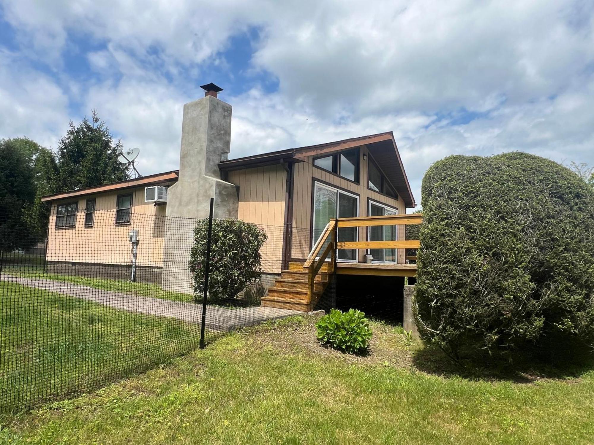 Fenced Yard Chalets From Good Dog Vacations At Big Valley Resort Sciota Bagian luar foto