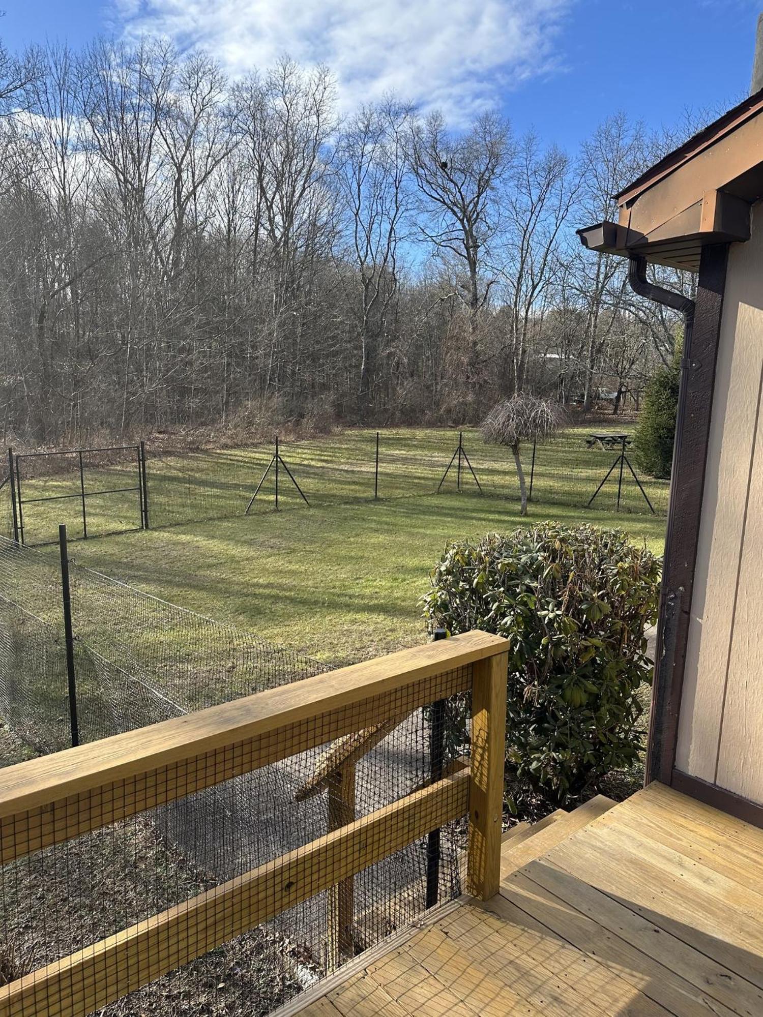 Fenced Yard Chalets From Good Dog Vacations At Big Valley Resort Sciota Bagian luar foto